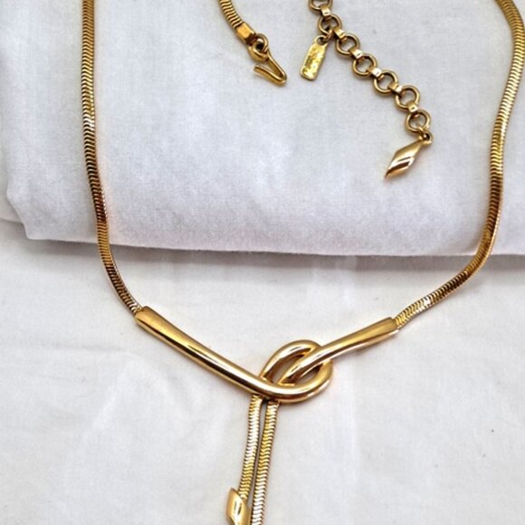 VINTAGE DESIGNER FASHION NECKLACE ~ LOVE KNOT LARIAT DROP DANGLE ~ MONET - Picture 3 of 7
